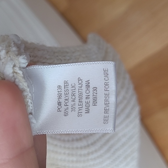 Almost Famous, cozy fall sweater! - Picture 4 of 7